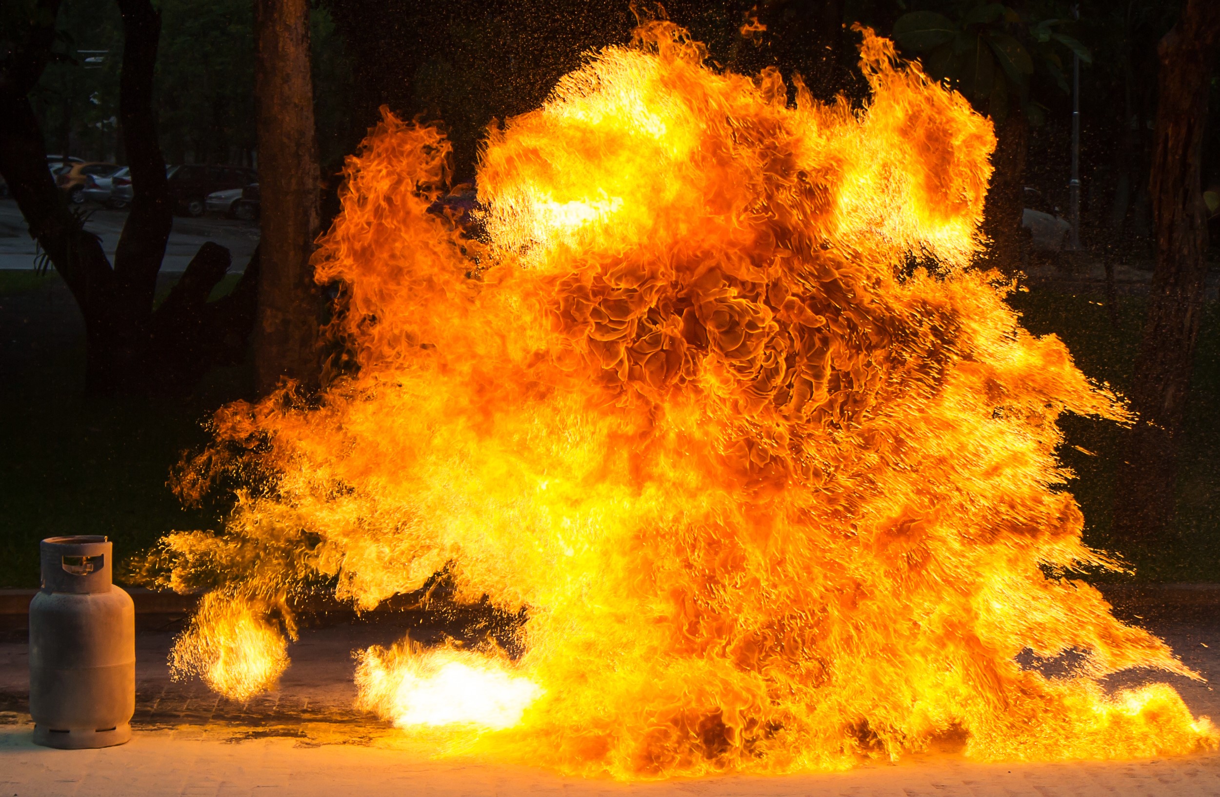 Work is fire. Газовый огонь. Газовое пламя. Огонь из газа. Пожар на газопроводе.